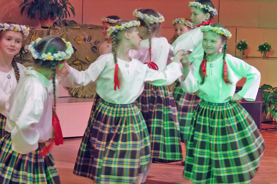 PALDIES PAR TAVĀM RŪPĒM, MĀT