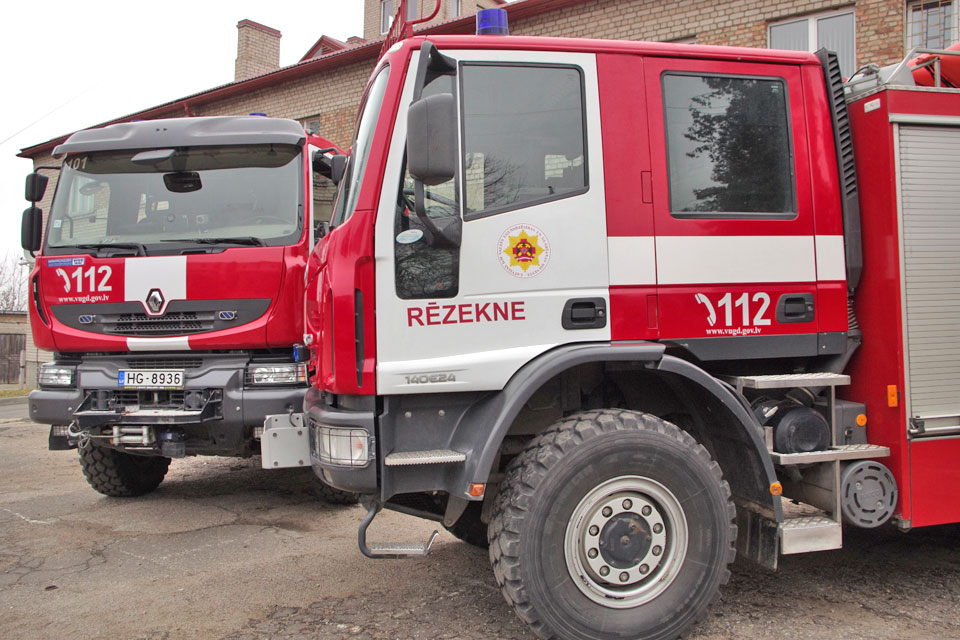 UZ ATVĒRTO DURVJU DIENĀM