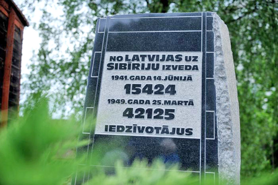 TAUTAS ATMIŅA DZĪVO