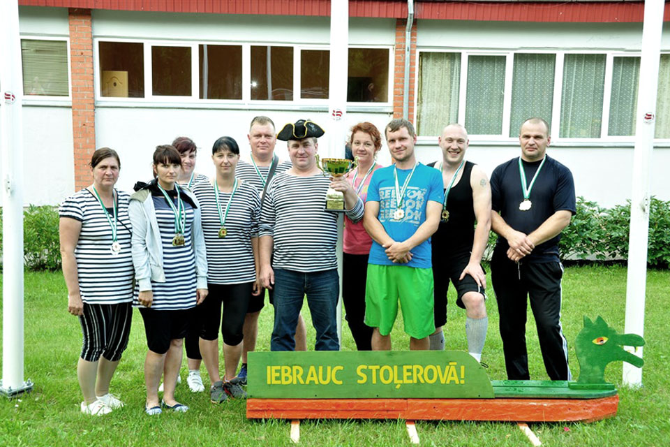 TRIUMFĒJA MĀJINIEKI — STOĻEROVIEŠI