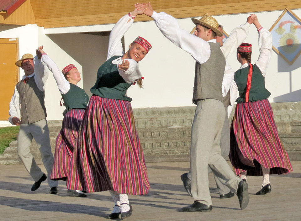 IZDZIEDĀTA, IZDEJOTA