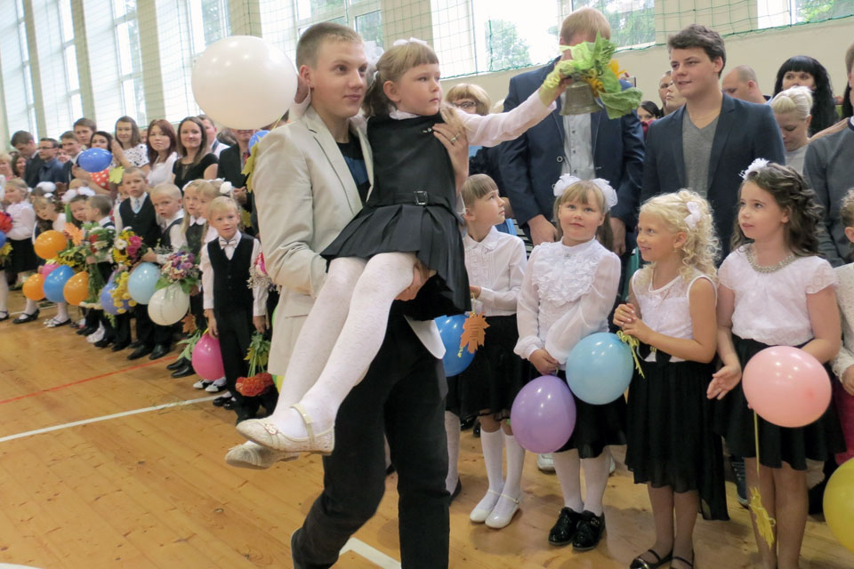 ПРОЗВЕНЕЛ ШКОЛЬНЫЙ ЗВОНОК