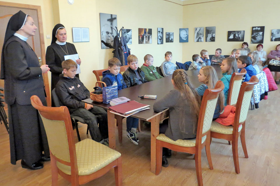 “…IEPAZĪT DIEVU, NĀKT TUVĀK DIEVAM”