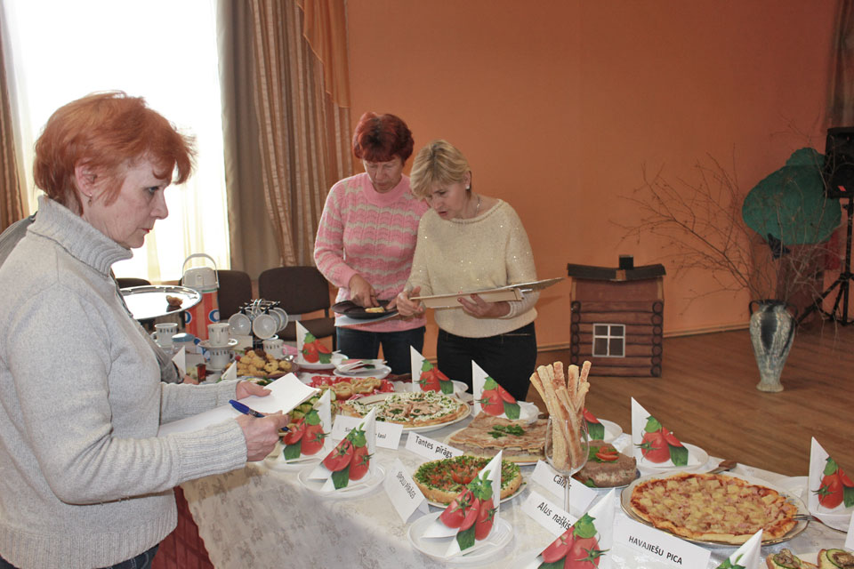 ПИРОГИ С ТУНЦОМ И ЛУКОМ