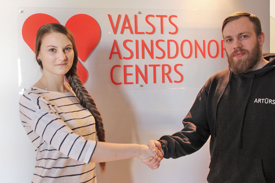LATVIJAS AUGSTSKOLAS SACENTĪSIES ASINS ZIEDOŠANĀ