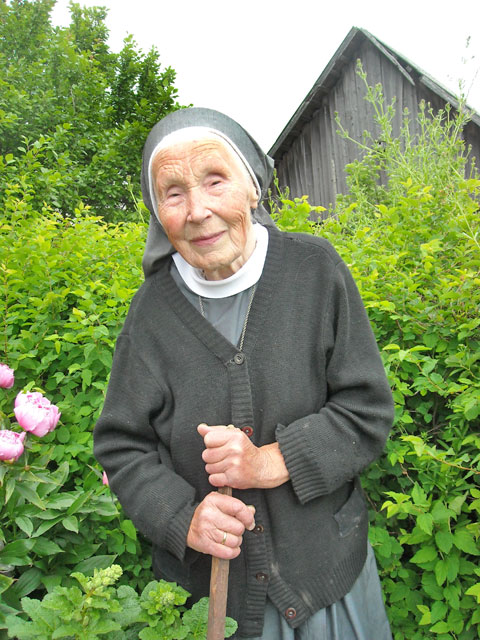 DIEVA GODAM VELTĪTS MŪŽS