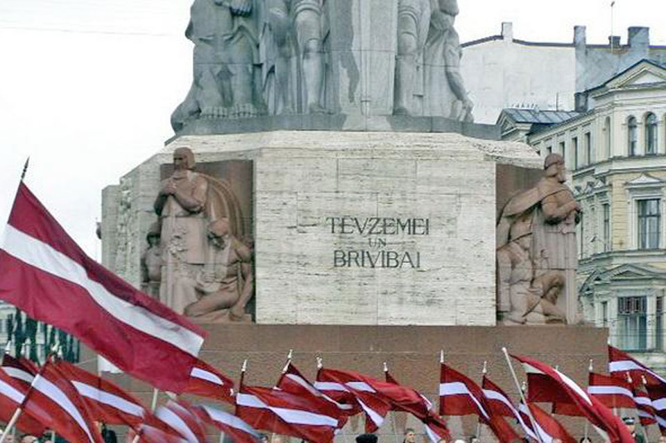 LATVIJA, TAVS VĀRDS IR SVĒTS!