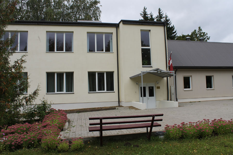 PAGASTA PĀRVALDE ATGRIEŽAS MĀJĀS
