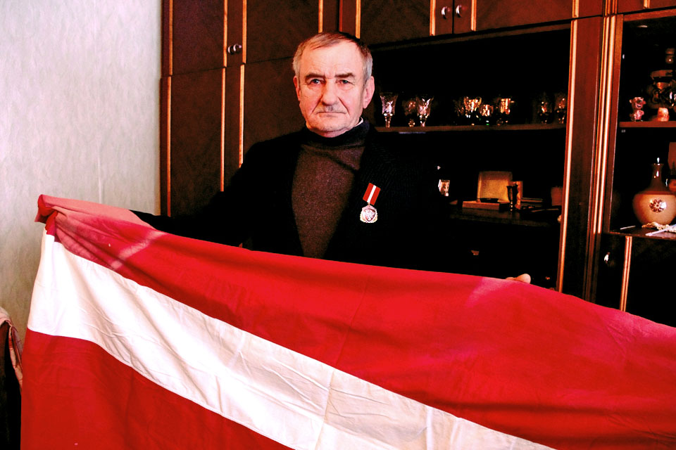 “PATRIOTISMS IR ATTIEKSME PRET SENČU MANTOJUMU”
