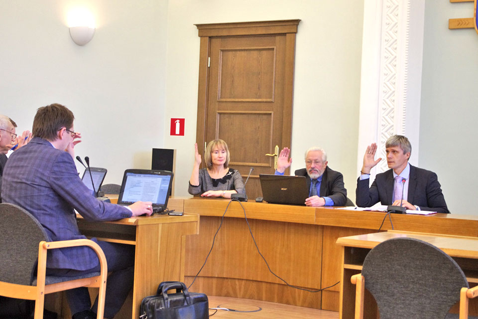 “LŪDZAM VĀRDU…”