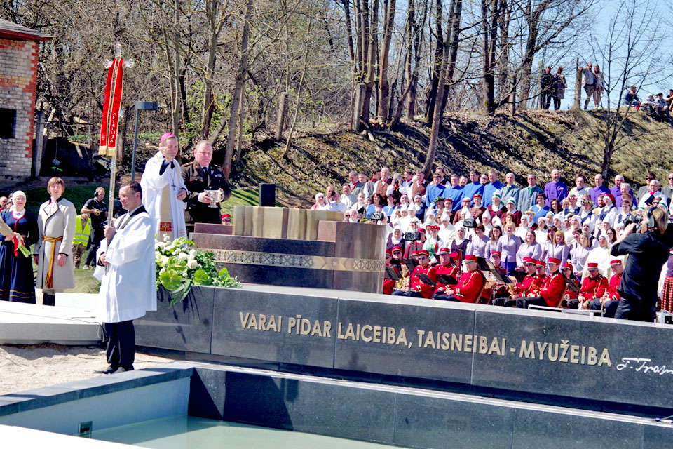 “VARAI PĪDAR LAICEIBA, TAISNEIBAI — MYUŽEIBA”