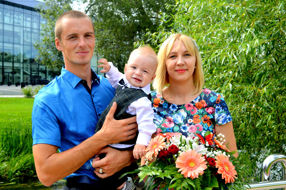 AR BALTU VIZBUĻU PUŠĶI ROKĀ