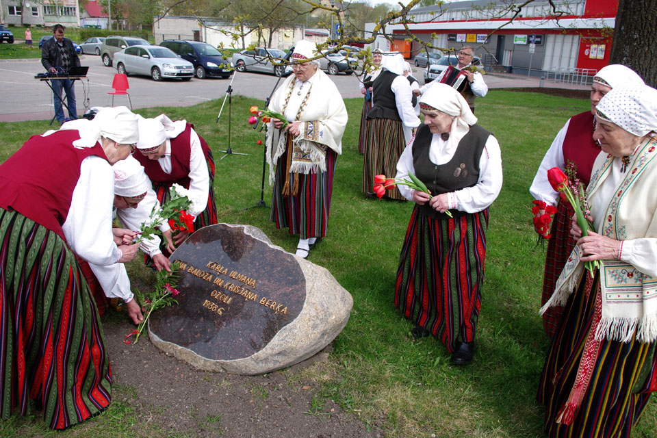 ATKLĀTA PIEMIŅAS ZĪME