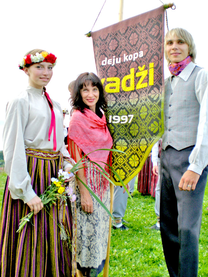 DZĪVOT SPILGTI