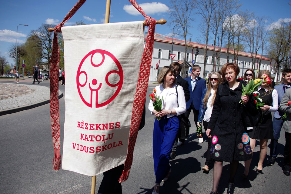 RĒZEKNES KATOĻU VIDUSSKOLAI — VISLIELĀKAIS KĀPIENS