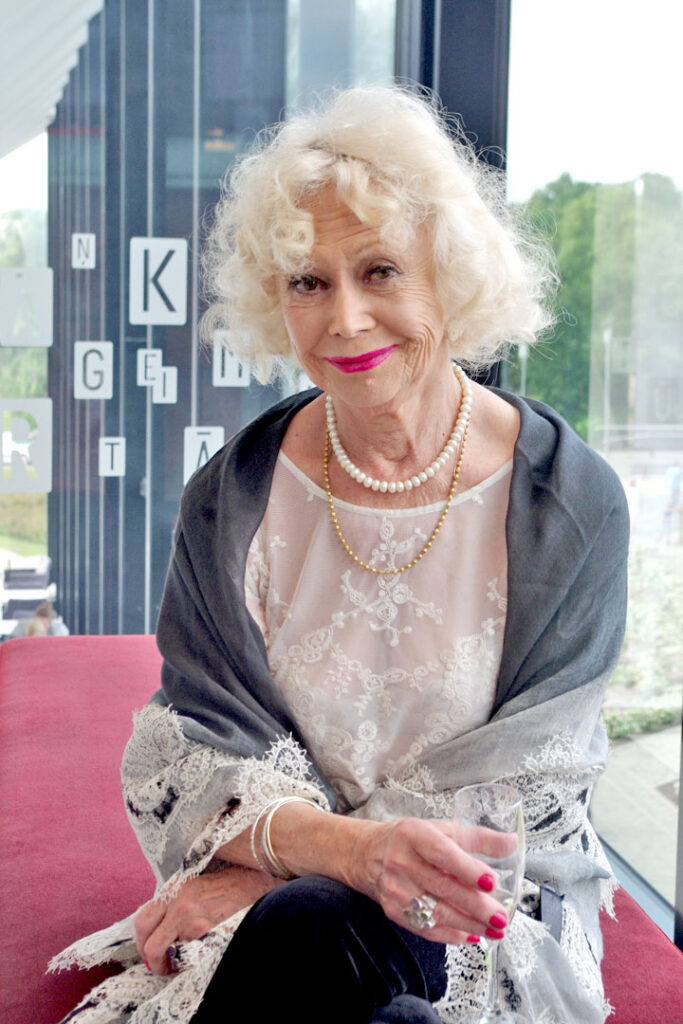 SVETLANA ŅEMOĻAJEVA: “NOVĒRTĒJIET, SAUDZĒJIET UN MĪLIET TO, KAS JUMS IR!”
