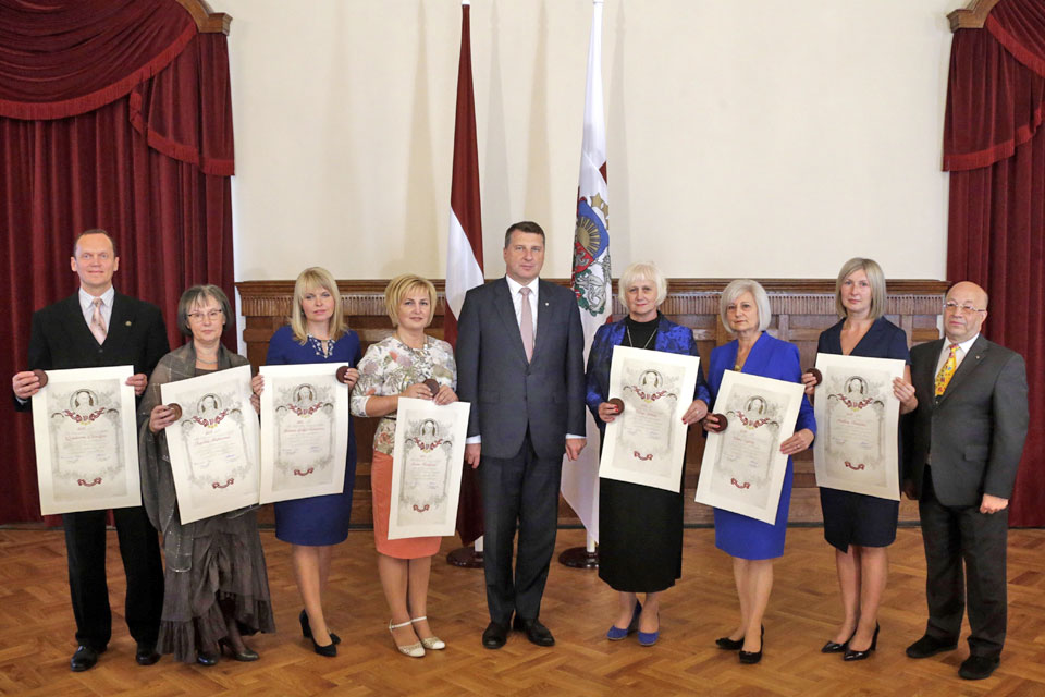 ATA KRONVALDA BALVA!