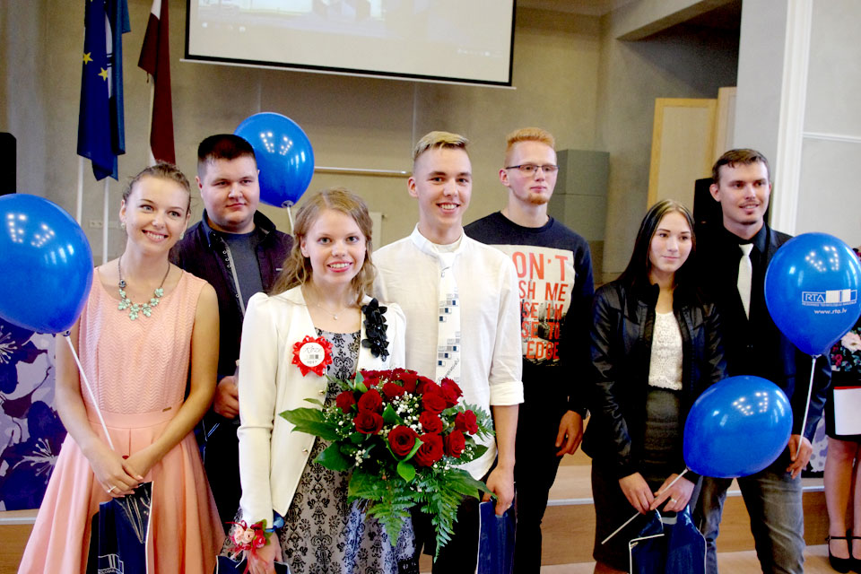 ROZE, BRUŅINIEKS UN…