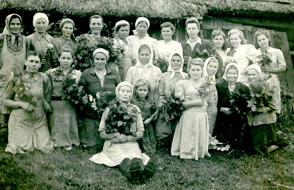 FOTOGRĀFIJA NO VECĀ ALBUMA