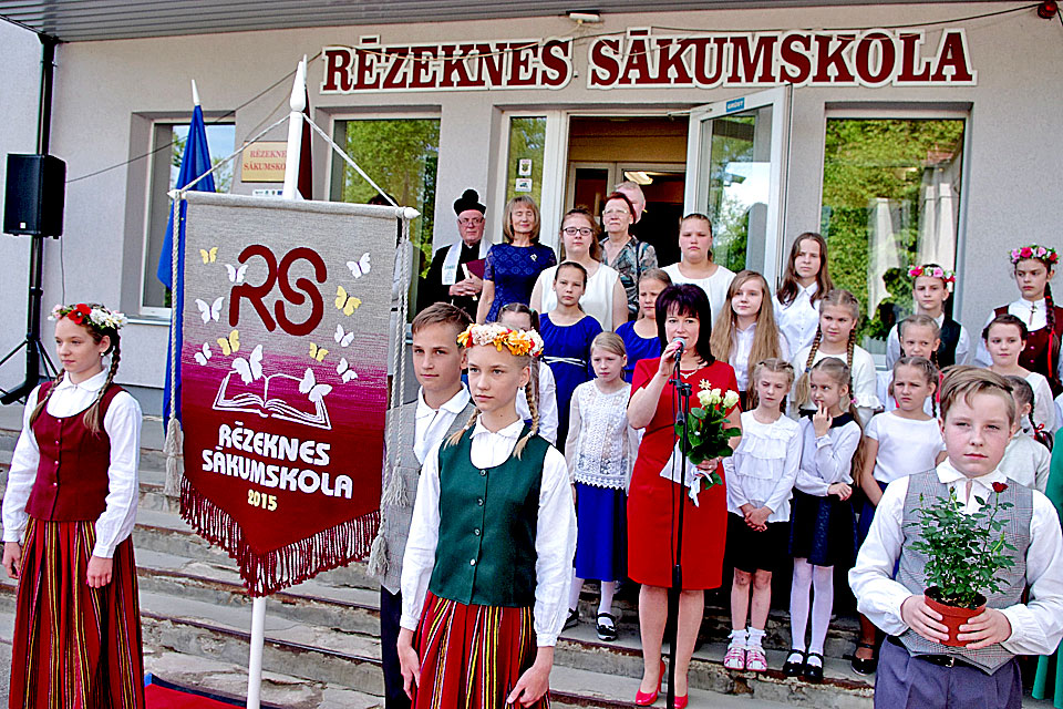 SĀKUMSKOLAI — SAVS KAROGS