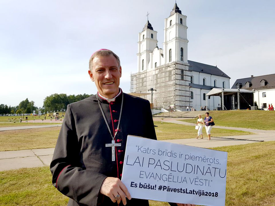 “KAS TRAUCĒ LATVIJAI UZPLAUKT UN ZIEDĒT?”
