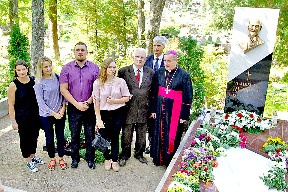 “ŠODIEN TIEK ATDOTS PARĀDS…”