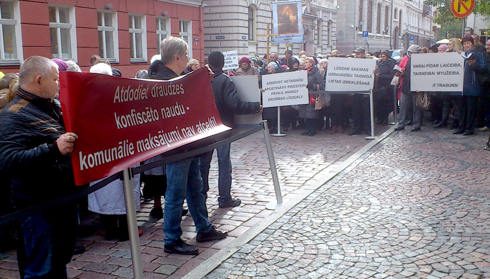 “ATBRĪVOT NETAISNĪGI APCIETINĀTO..”