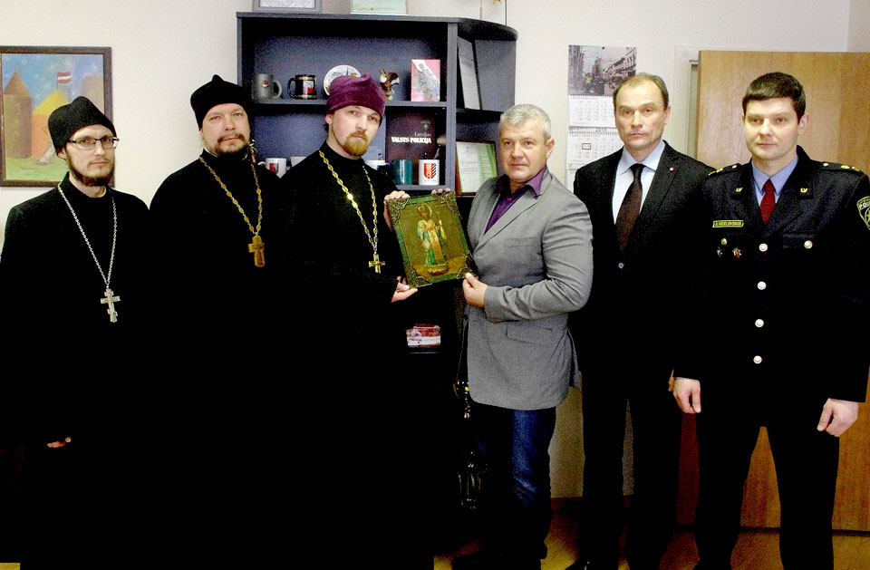 SVĒTBILDE ATDOTA LIKUMĪGAJIEM ĪPAŠNIEKIEM