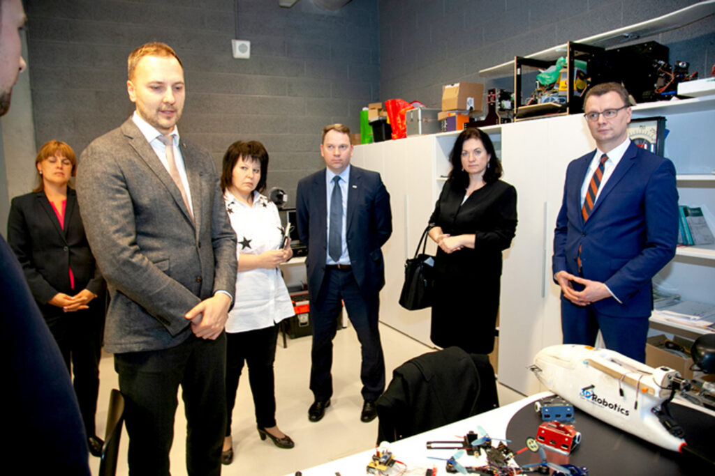 IEKŠLIETU MINISTRA VIZĪTE