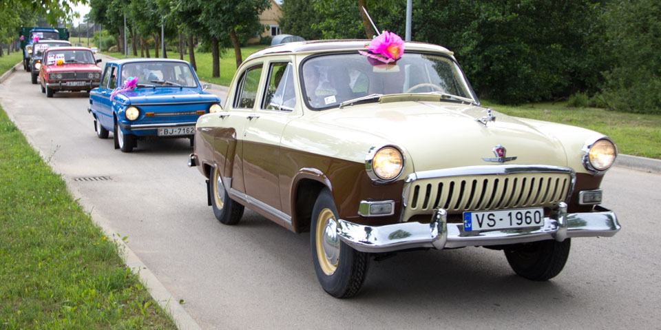 RETRO AUTO PARĀDE