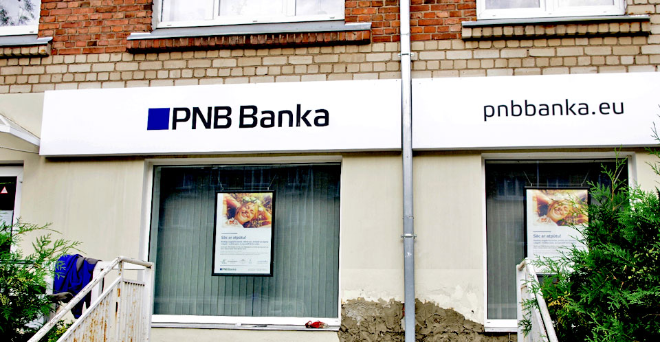 BANKA SLĒGTA. KO DARĪT?