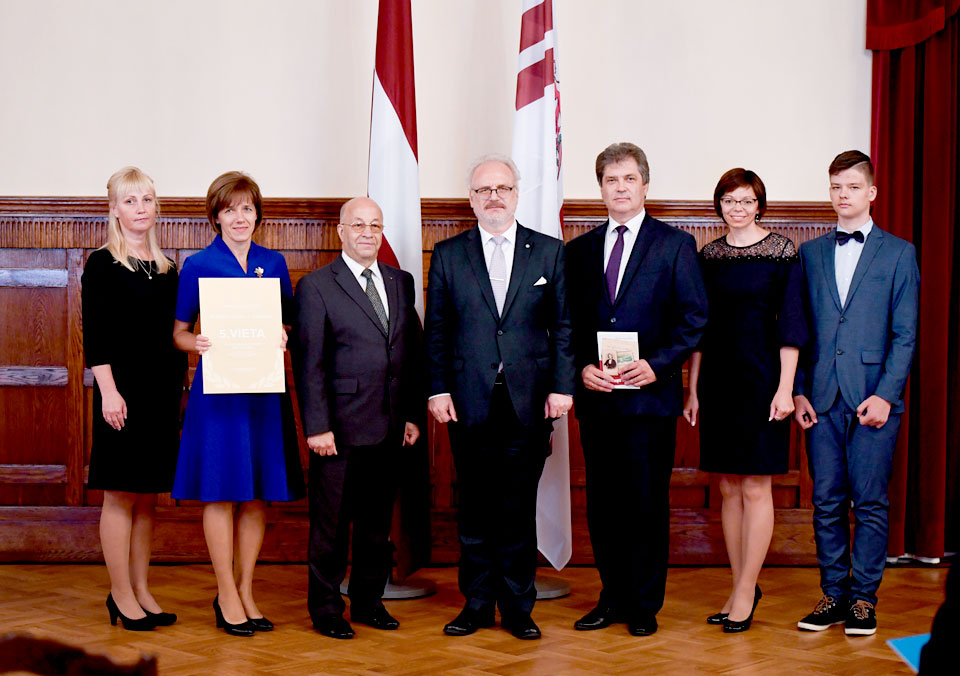 RĒZEKNES VALSTS 1. ĢIMNĀZIJAI — ATA KRONVALDA BALVA