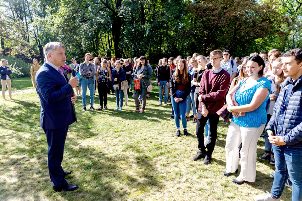 RADĪJA LIKUMU JAUNIEŠIEM DRAUDZĪGĀ VALODĀ
