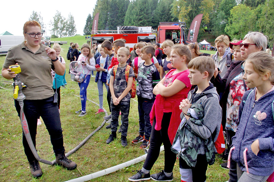 “ZAĻĀ KLASE” SARKAŅKALNĀ PULCĒ 1200 BĒRNUS