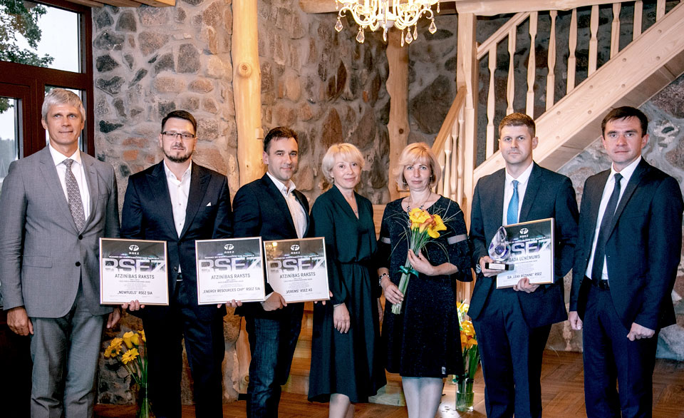PASNIEGTA GADA BALVA