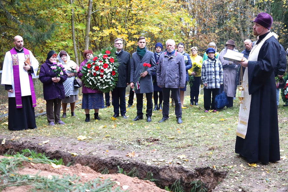“MŪŽĪGĀ GAISMA LAI SPĪD VIŅIEM…”
