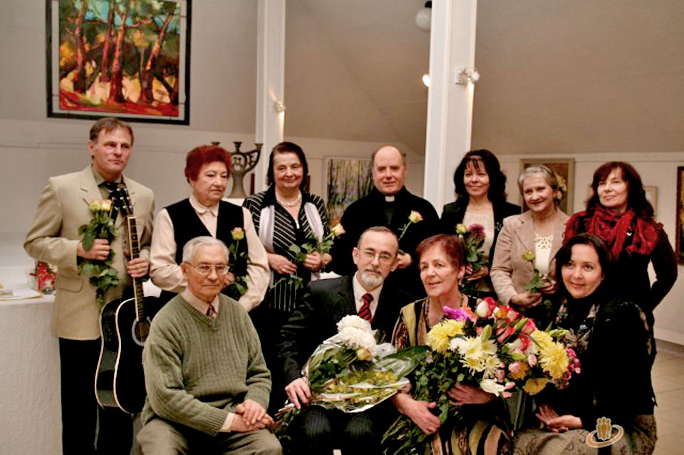 LAI DĪVS DŪD SPĀKU