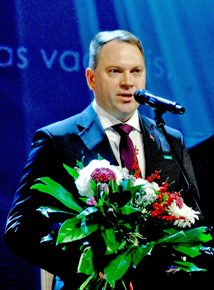 PAR NOPELNIEM PILSĒTAS LABĀ