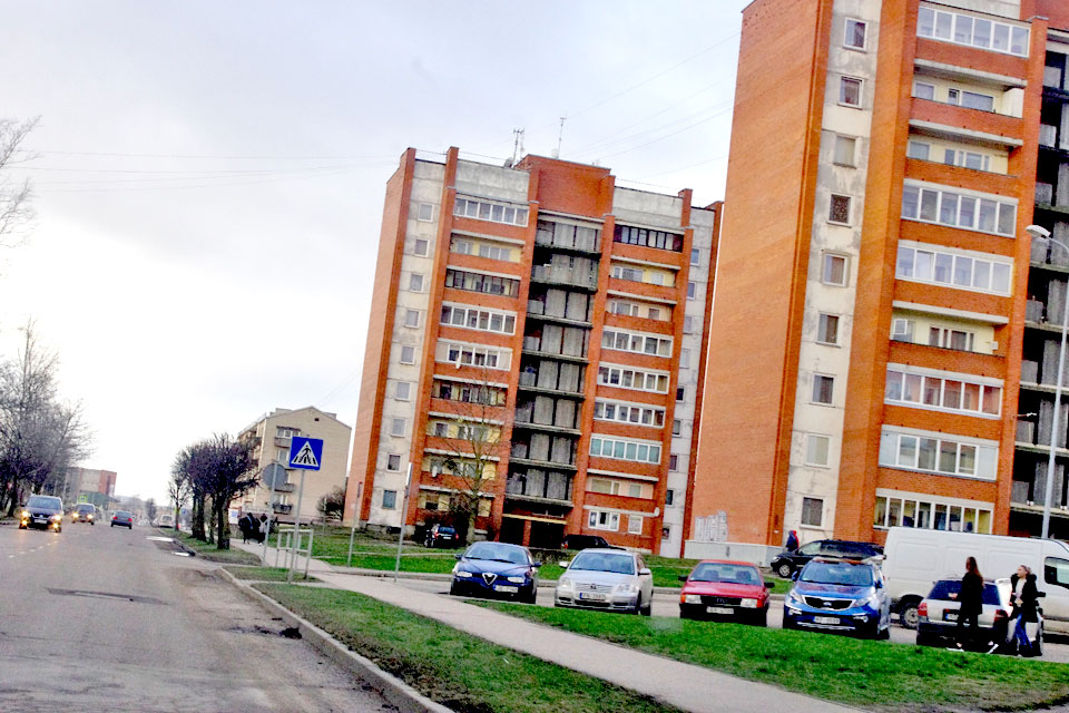 IEŅĒMUMI — 40,5 MILJONI, IZDEVUMI — 57,4 MILJONI