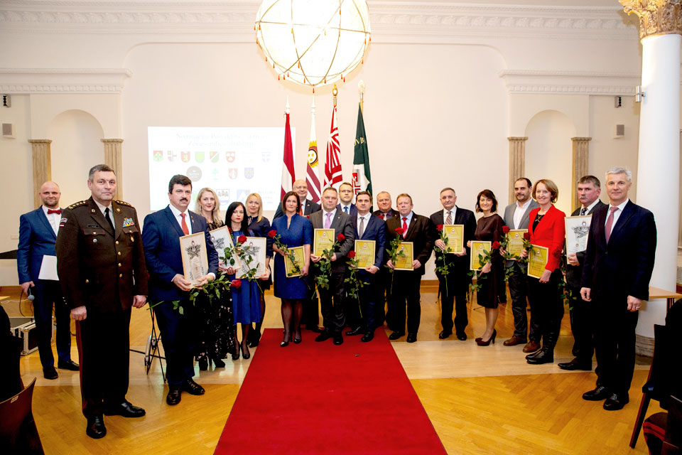 AIZSARDZĪBAS MINISTRIJAS APBALVOJUMI PAR ATBALSTU ZEMESSARDZEI