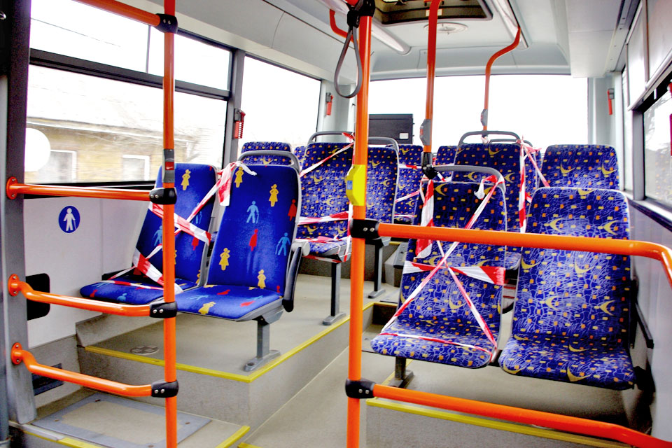 AUTOBUSI KURSĒ PĒC SARAKSTA