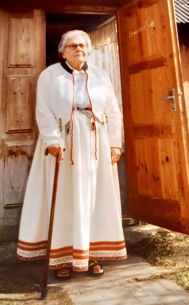 DIEVS, DZIEDĀT VĒLI TĀ, KĀ PUTNI DZIED,