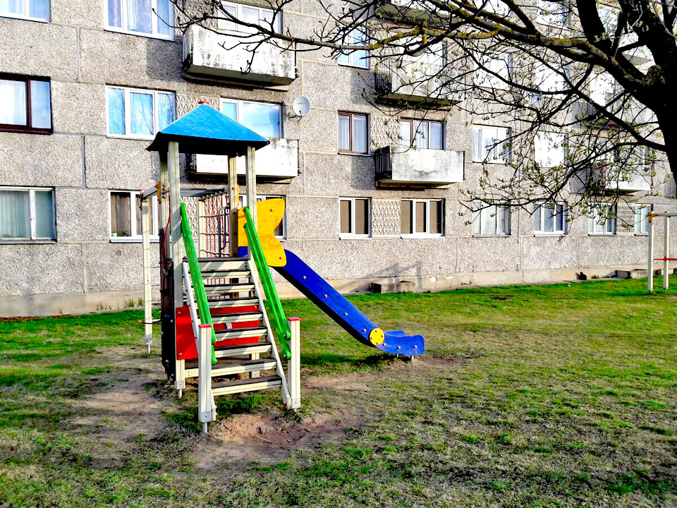 NEPAJAUTĀJA MĀJAS IEDZĪVOTĀJIEM