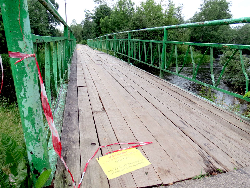 VECAIS TILTS SLĒGTS