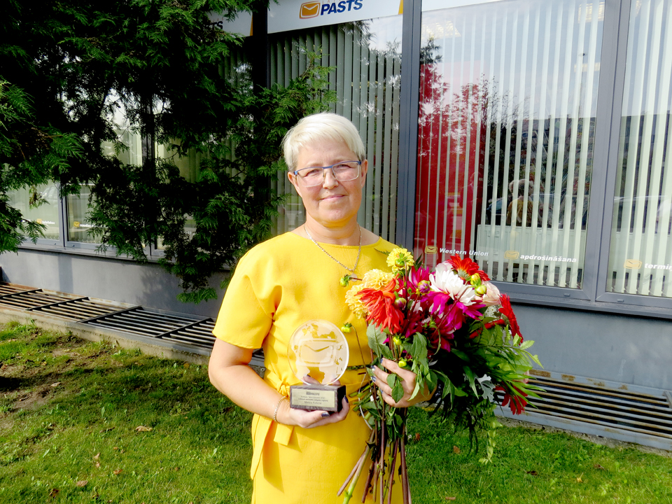 LABĀKĀ PASTNIECE SAŅĒMA BALVU