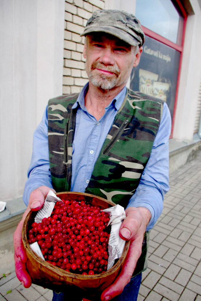 PĒC MEŽA VELTĒM…