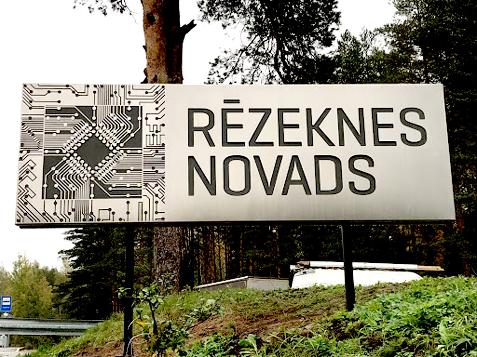 APTAUJĀ IEDZĪVOTĀJUS