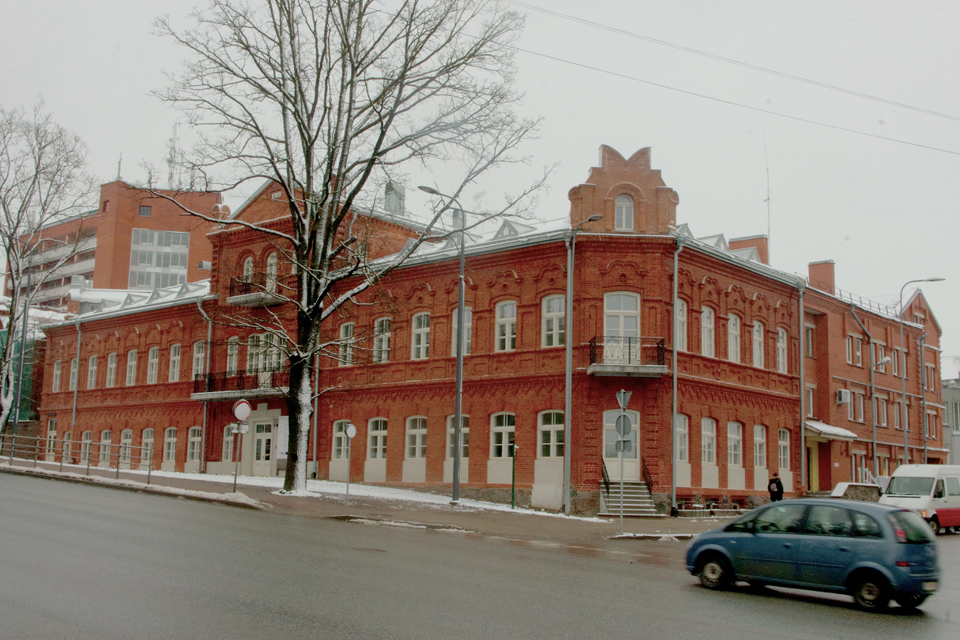 KAS STRĀDĀS DIENESTA VIESNĪCĀ