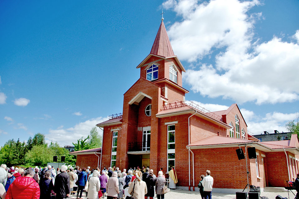 JAUNĀ BAZNĪCA GAIDA