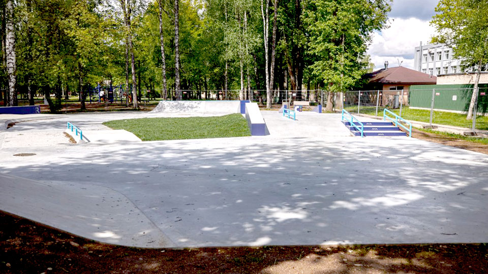 ATVĒRTS JAUNAIS SKEITPARKS